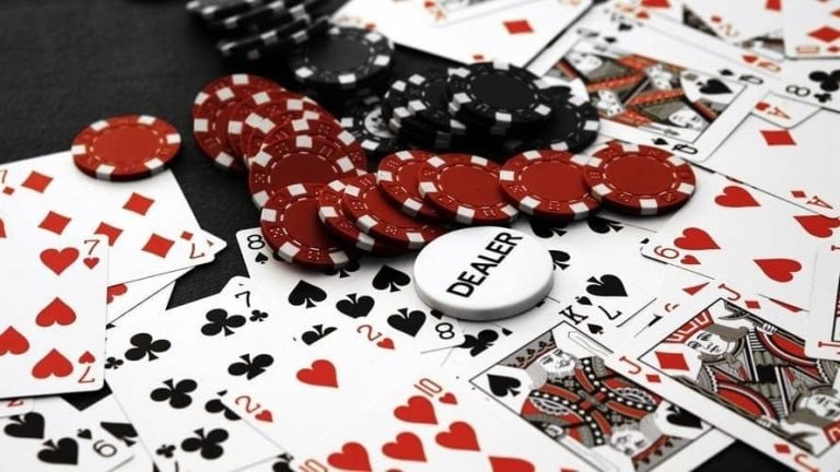 sllots ဂိမ်းလော်ဘီ မြန်မာ ကစားသမားများ register ပြုလုပ်ကာ ဂိမ်းစတင်ကစားနေပုံ